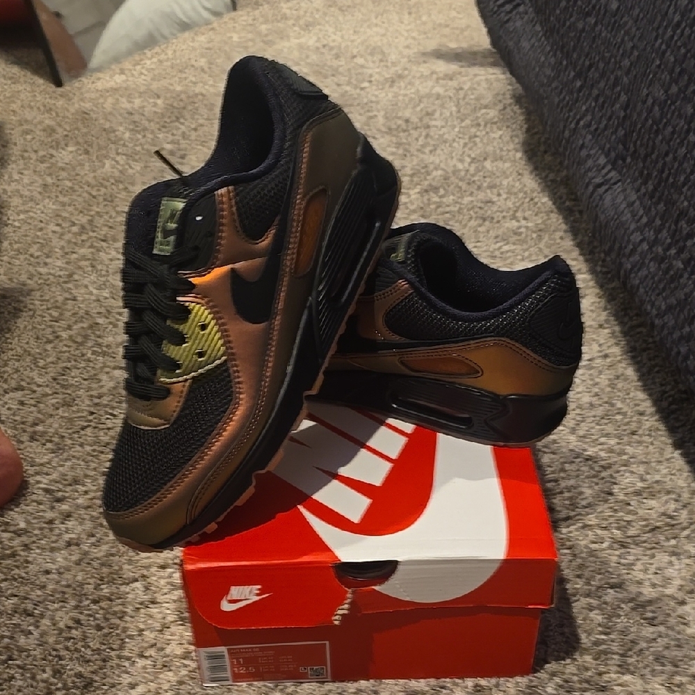 Nike Men's Black and Bronze Sneakers